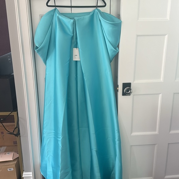 SOLACE LONDON EVENING GOWN - Picture 8 of 9